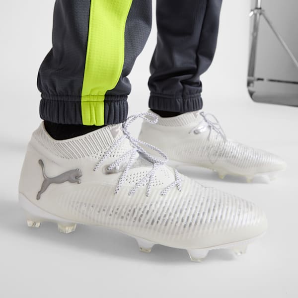 Chaussures de soccer à crampons pour terrain ferme FUTURE 8 ULTIMATE Homme, PUMA White-Matte Silver, extralarge